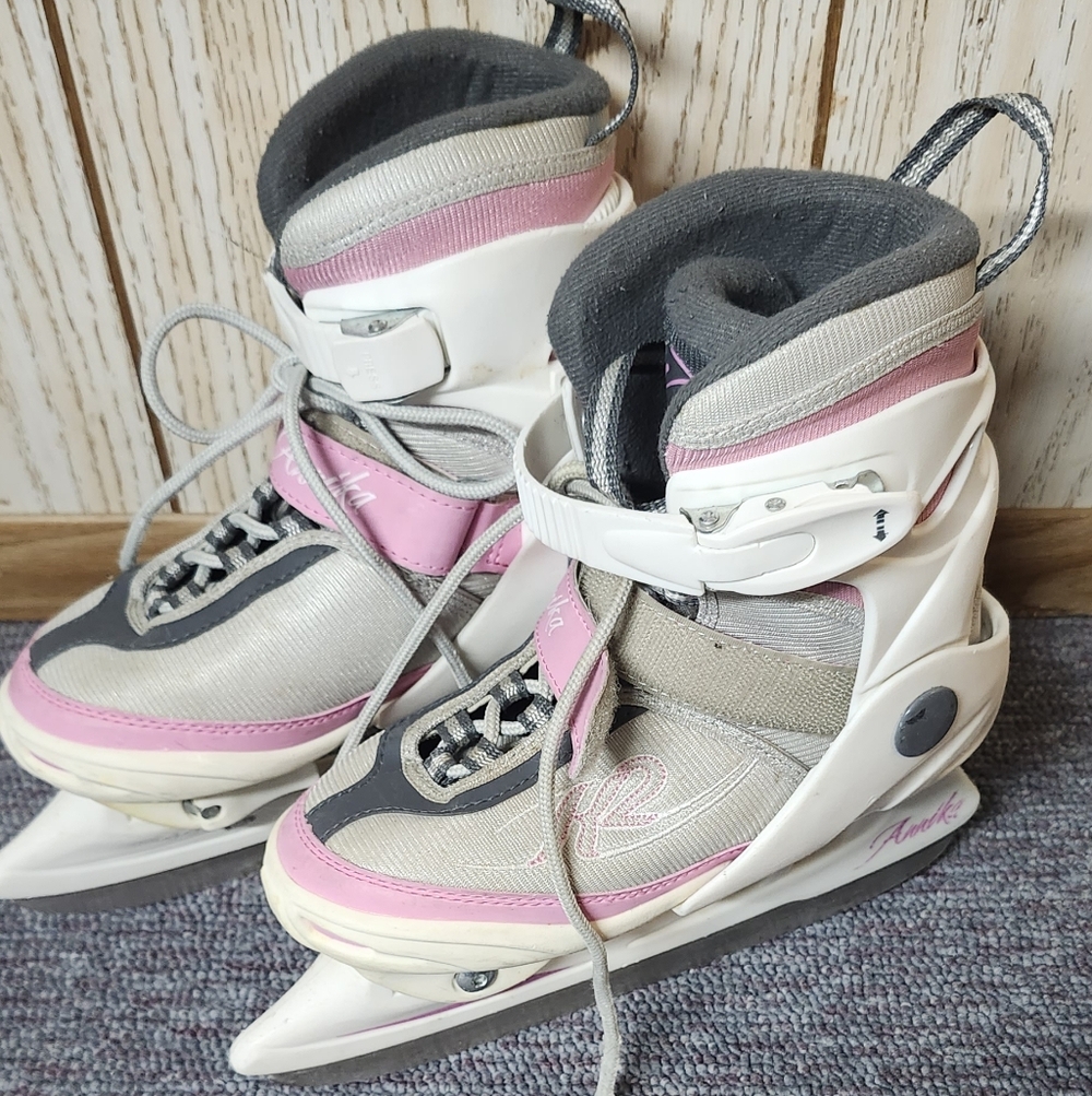 Adjustable Kids Ice Skates in Pink and Gray